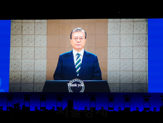 문재인 대통령이 22일 오후 영상 메시지를 통해 서울에서 개최된 세계변호사협회(IBA) 연차 총회 개막을 축하했다. /오지현기자