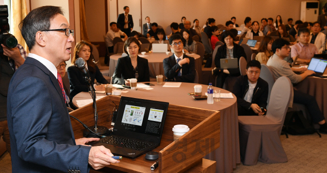 김선영 ㈜헬릭스미스 대표이사가 26일 오전 서울 중구 한국프레스센터에서 기자간담회를 열어 DPN 3-1상 결과 등을 설명하고 있다./오승현기자 2019.9.26