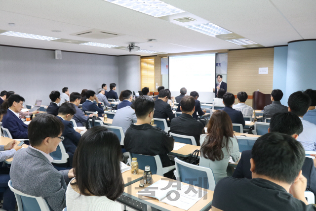 대한변리사회가 ‘소재부품 기반 기술 국산화를 위한 원천특허 대책 특별위원회’ 활동 결과를 발표하고 있다. 사진제공=대한변리사회