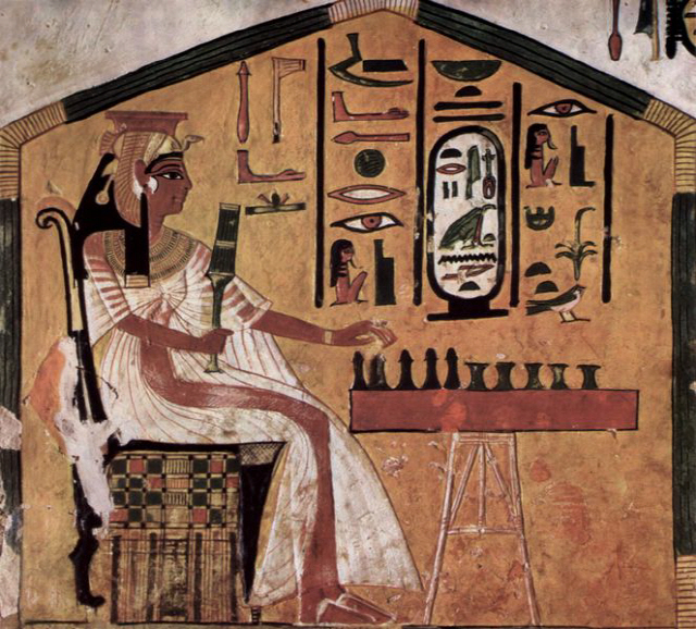 이집트 왕비 네페르타리의 무덤에 기록된 게임 ‘세나트’를 하는 모습. / 위키피디아