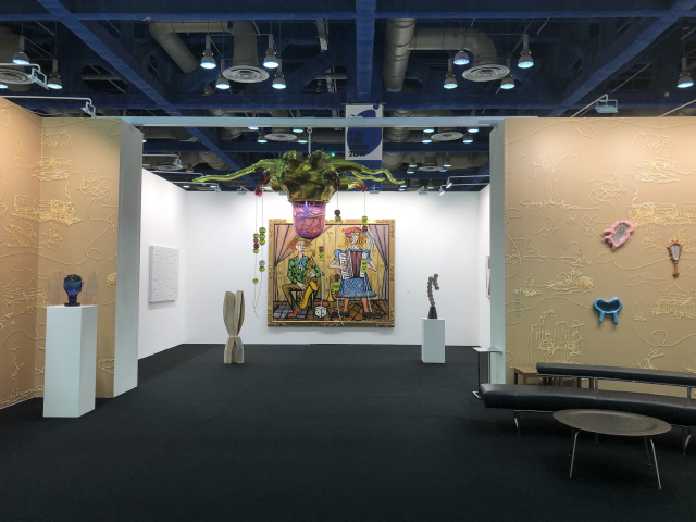 베르나르 뷔페의 30억원짜리 그림(가운데)를 KIAF에 출품한 더페이지갤러리 부스 전경.