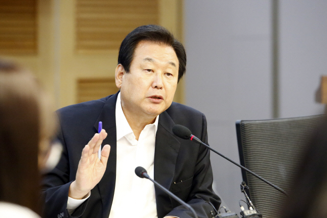 자유한국당 김무성 의원이 지난 8월 20일 열린 토론회에서 발언하고 있다. /연합뉴스