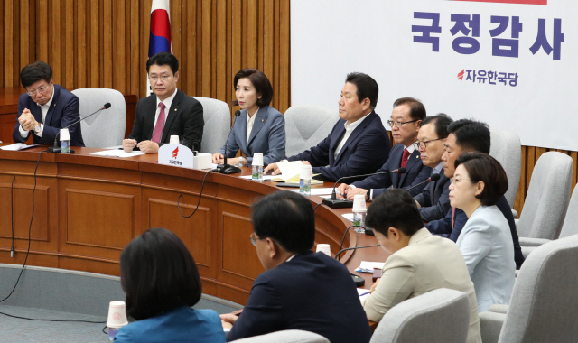 자유한국당이 국정감사 대책회의가 1일 국회에서 열리고 있다./연합뉴스