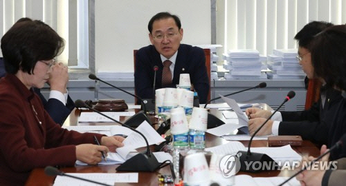 한국당 '나경원, 지금 어떻게 자리 비워…국감 끝나면 검찰 출석'
