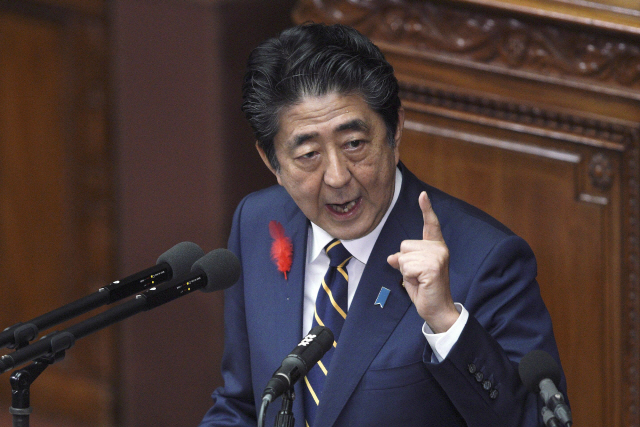 아베 신조 일본 총리가 지난 4일 도쿄 임시 국회 개막식에서 연설하고 있다. /도쿄=AP연합뉴스