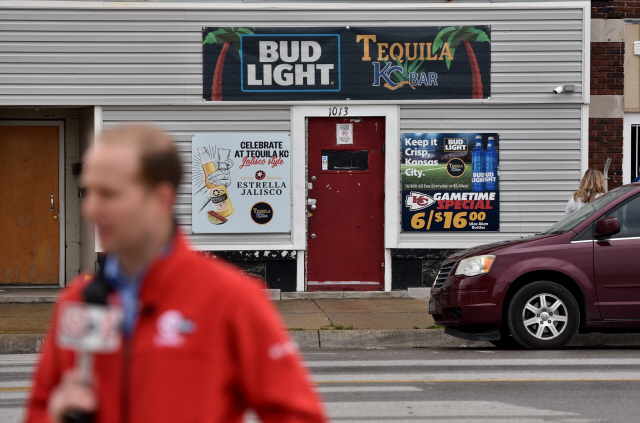 총격이 일어난 캔자스시티의 술집. /AFP연합뉴스