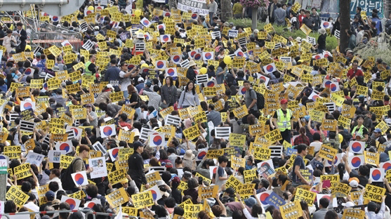 황석영·안도현 등 1천여 작가, 조국 지지성명 '검찰개혁은 촛불 민심의 명령'