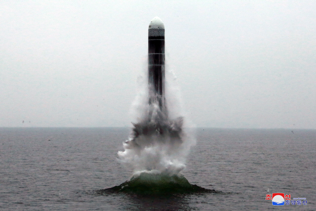 북한의 신형 SLBM 북극성-3형 시험발사 장면. /연합뉴스