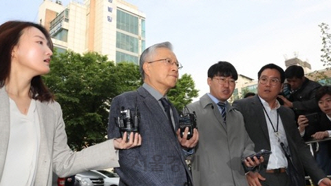 ‘KT 부정채용 의혹’ 김성태·이석채 “식사한 건 2009년”…검찰, 반박증거 제출