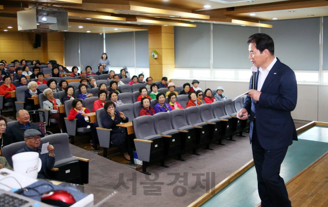 백군기 용인시장, 용인노인대학생 대상 복지정책 특강