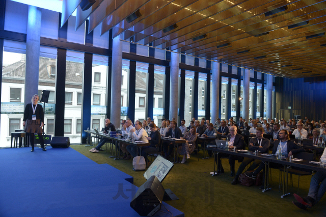 독일 함부르크에서 지난달 23일 개최된 ‘INMA 미디어 이노베이션 위크’에서 참석자들이 강연을 듣고 있다. /사진=INMA