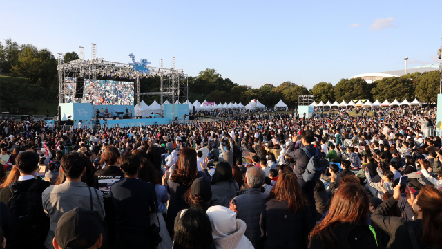 삼성카드는 지난 12일 서울 올림픽공원 88잔디마당에서 ‘2019 홀가분 마켓’을 개최했다./사진제공=삼성카드