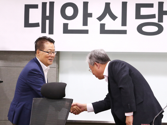 [전문]박지원 “국민은 조국의 여러 의혹 해명에도 용납하지 않았다”
