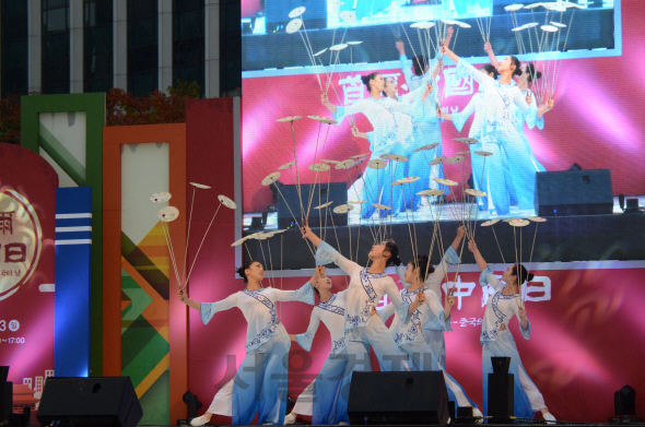 지난해 열린 ‘제6회 서울-중국의 날’ 행사에서 공연이 펼쳐지고 있다.  /사진제공=서울시