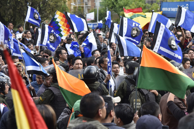 [사진] 볼리비아 대선 개표 중단…野 '조작 시도' 항의