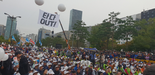 '타다 퇴출' 택시기사 1만명 집결..박홍근 의원, 24일 여객운수법 개정안 발의