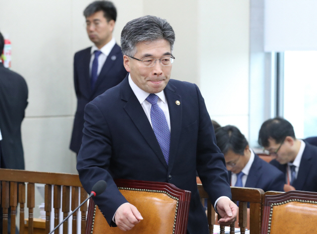 민갑룡 경찰청장이 24일 오전 국회에서 열린 행정안전위원회의 종합국정감사에 참석하고 있다. /연합뉴스