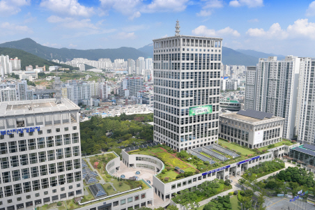 부산지역 온열질환자가 지난해 보다 대폭 줄어든 것으로 나타났다. 부산시청 전경./사진제공=부산시