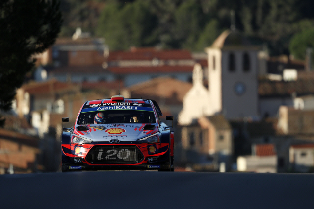 스페인 타라고나(Tarragona) 주에서 열린 2019 월드랠리챔피언십 13차 대회에서 우승을 차지한 현대자동차 ‘i20 Coupe WRC’ 랠리카가 달리고 있다./사진제공=현대차