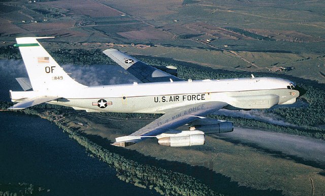 미공군이 단 두대만 보유한 RC-135U 컴벳 센트 정찰기. 최근 1대를 주일 미군 기지에 전진 배치, 북한의 미사일 실험 탐지를 위한 것 아니냐는 전망이 나온다.
