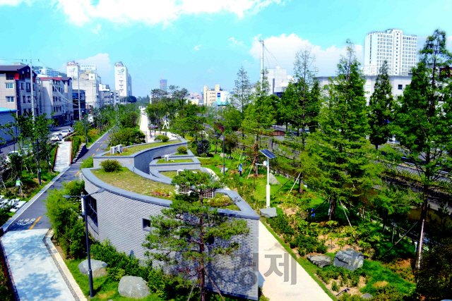 산림청이 선정한 ‘2019 녹색도시 우수 사례’ 최우수상을 수상하게 된 ‘포항 철길숲’. 사진제공=산림청