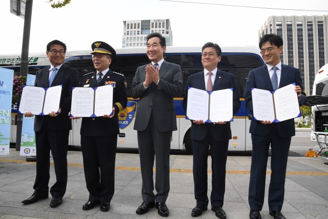 현대차 칭찬한 이총리 '당장의 손해 감내하며 미래車 생산…모범적'