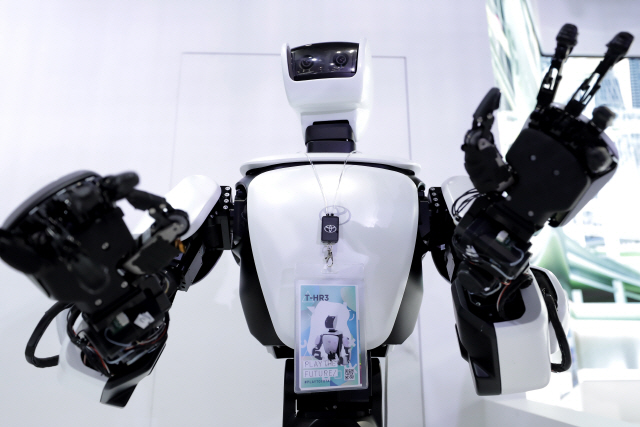 도요타가 일본 도쿄에서 열린 도요타 모터쇼에서 공개한 휴머노이드로봇 ‘T-HR3’./연합뉴스