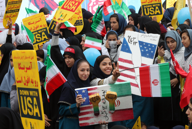 미 대사관 점거사건 40주년인 4일(현지시간) 이란 수도 테헤란에서 반미시위가 벌어지고 있다./테헤란=EPA연합뉴스