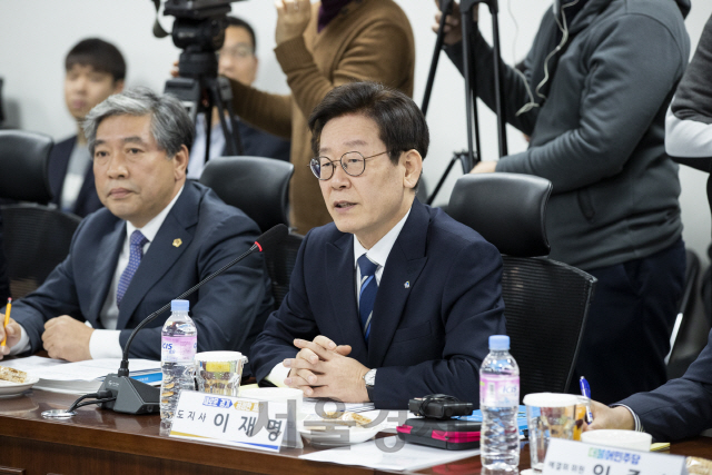 ‘지역화폐부터 광역버스 국가부담까지’…경기도-민주당, 정책 협력‘약속’