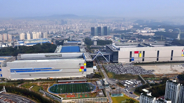 삼성·하이닉스, D램 경기 악화에 내년 투자 줄인다