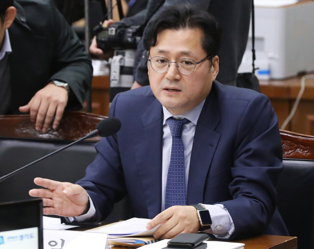 文대통령 취임 2년반, 여당 “상상 못한 변화”vs 한국당 “낙제점”