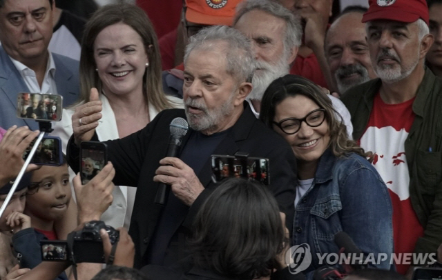 ‘좌파 아이콘’ 룰라 브라질 전 대통령, 580일만 석방…요동치는 브라질 정치권
