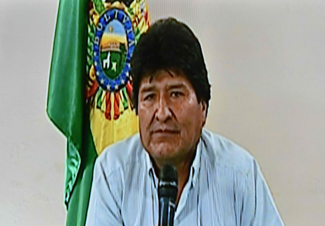 에보 모랄레스 볼리비아 대통령이 9일(현지시간) 지방도시 코차참바에서 사임을 발표하는 모습. 볼리비아 TV방송이 공개한 동영상을 캡처한 것이다. /AFP연합뉴스