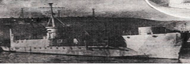 한국 해군 최초의 공식 보유함정인 서울정. 고장이 잦아 일찍 퇴역했으나 함상결혼식 등의 장소로도 널리 쓰였다.