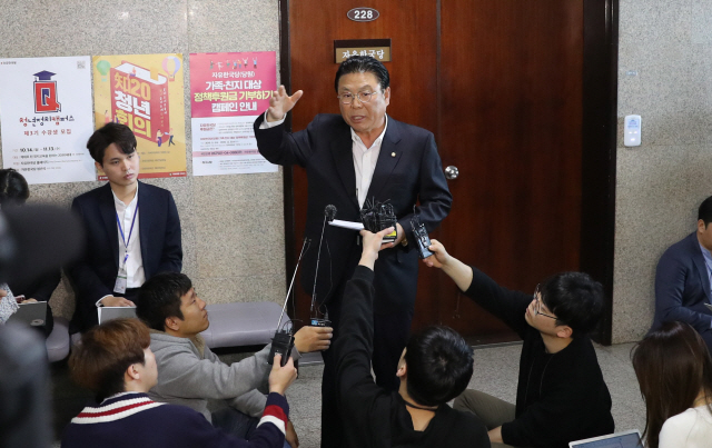 자유한국당 '다음 총선은 사회주의vs자유민주주의 세력간 전쟁' 규정