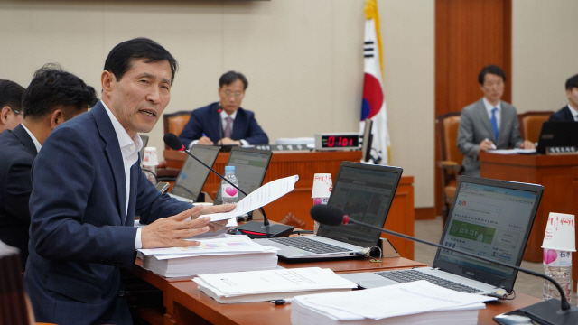 與 의원 “한국이 미국 방어선 지키는 것도 인정해야”