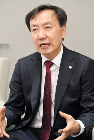 신동렬 성대 총장 'AI 분야 한국의 약점은 바로 인력'