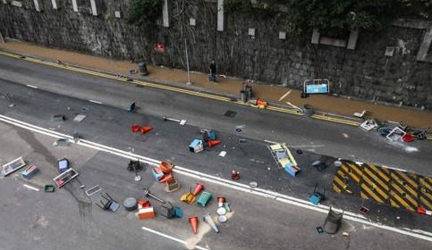 11일 홍콩대 인근 도로/AFP=연합뉴스