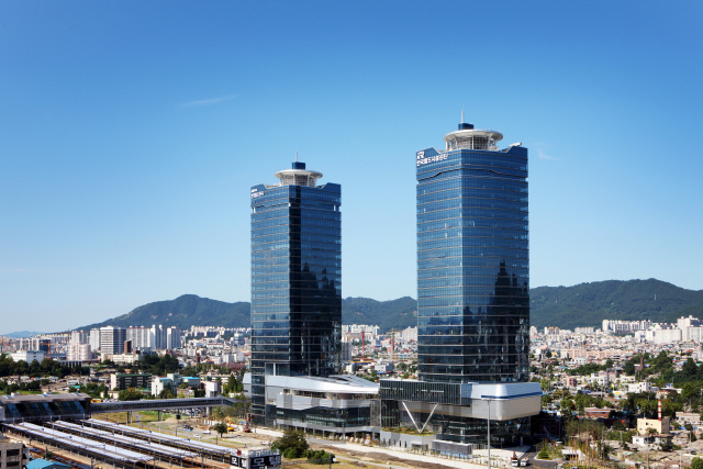 대전역에 자리잡고 있는 한국철도시설공단 본사(사진 오른쪽). 사진제공=한국철도시설공단