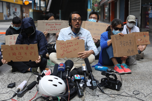 [포토스토리]하수도터널로 탈출하고, 의자 쌓고...사진으로 본 홍콩시위