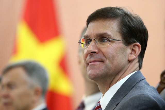 마크 에스퍼 미 국방장관이 지난 20일 베트남 하노이에서 열린 미·베트남 국방장관회담에 참석하고 있다./EPA연합뉴스
