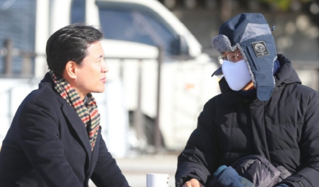 '황교안 응원' 김진태 '같이 단식 안 하냐고 불똥…욕먹더라도 당대표 부각돼야'