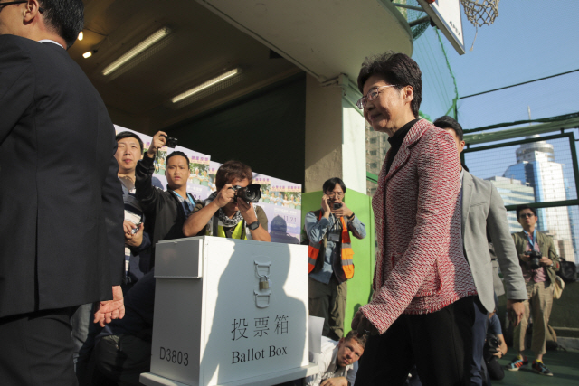 홍콩 구의원 선거서 범민주 압승...'사상 첫 과반'