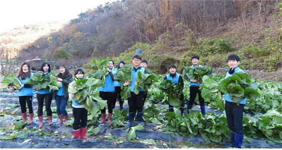 부산시와 부산사회복지공동모금회, 부산혁신도시 공공기관장협의회는 28일 기장군 제세나눔농원에서 올해 마지막 사회공헌활동을 진행한다./사진제공=부산시