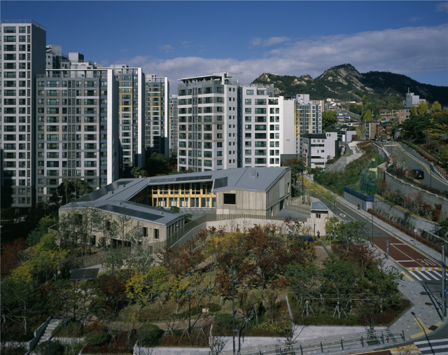 [2019 한국건축문화대상-우수상]주한 스위스 대사관, 지형에 순응한 설계로 자연과 공존
