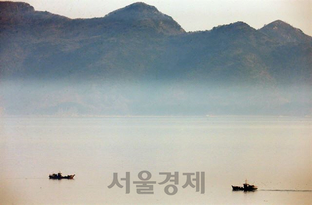 북한 황해남도 장연군 장산반도 앞에서 조업하는 어선들. 사진은 기사와 무관./연합뉴스