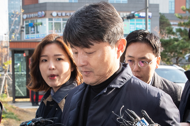 '뇌물수수 혐의' 유재수 前 부산시 부시장 구속
