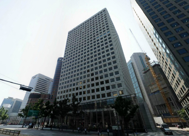 한국은행이 남대문로 본관 및 별관 보수 공사에 들어가면서 현재 이전해 있는 옛 삼성그룹 본사