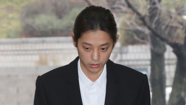 [속보]‘집단 성폭행 혐의’ 가수 정준영 징역 6년… 최종훈 징역 5년