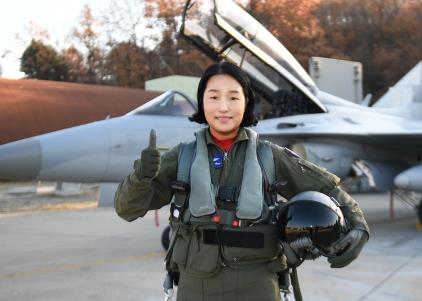‘22년전 공사 최초 여성생도’ 3명, 공군 첫여성 비행대대장 취임